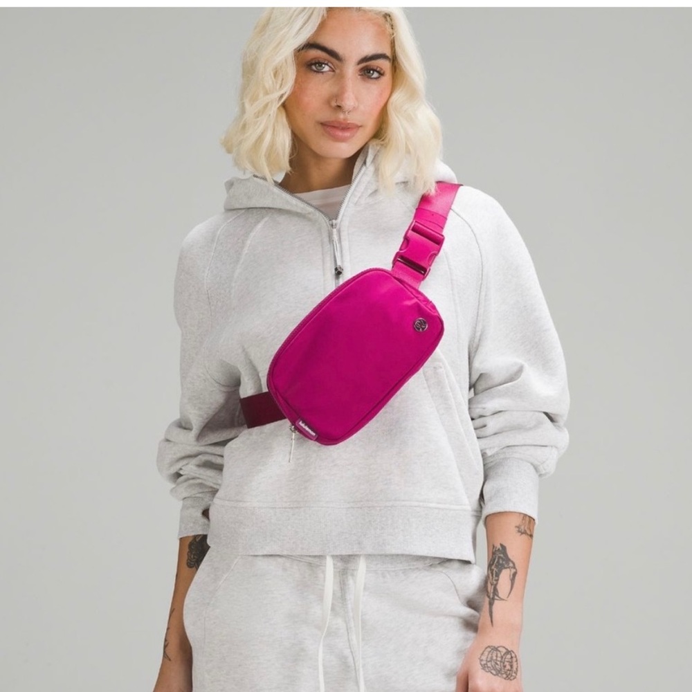 Everywhere Belt Bag Wild Berry